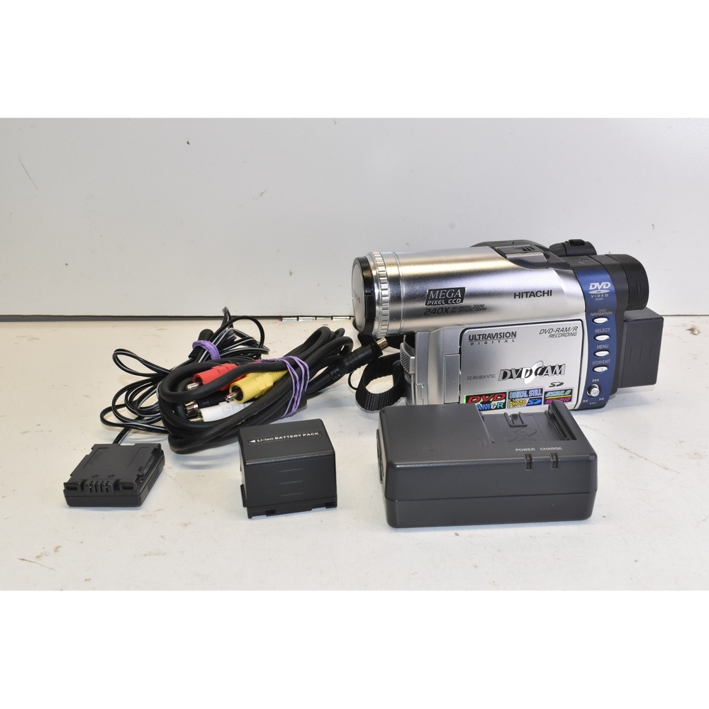 Hitachi DVD Camcorder Silver DZ-MV380A UltraVision Digital 240x‎ Zoom- READ